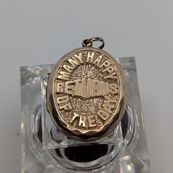 🌹 Antique Victorian-Style "Many Happy Returns" Sentiment Locket - Picture 2 of 5